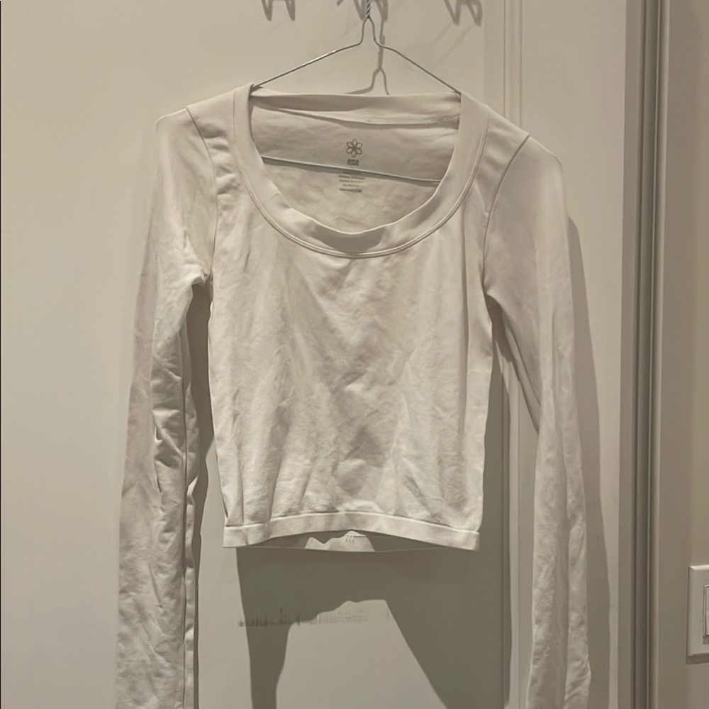 Aura Cream Long Sleeve Fitted Crop Tee🇬🇧